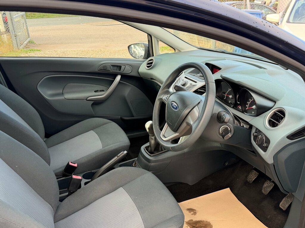 Ford Fiesta 1.25 Edge Hatchback 129 Gkm, 8 Blue #2