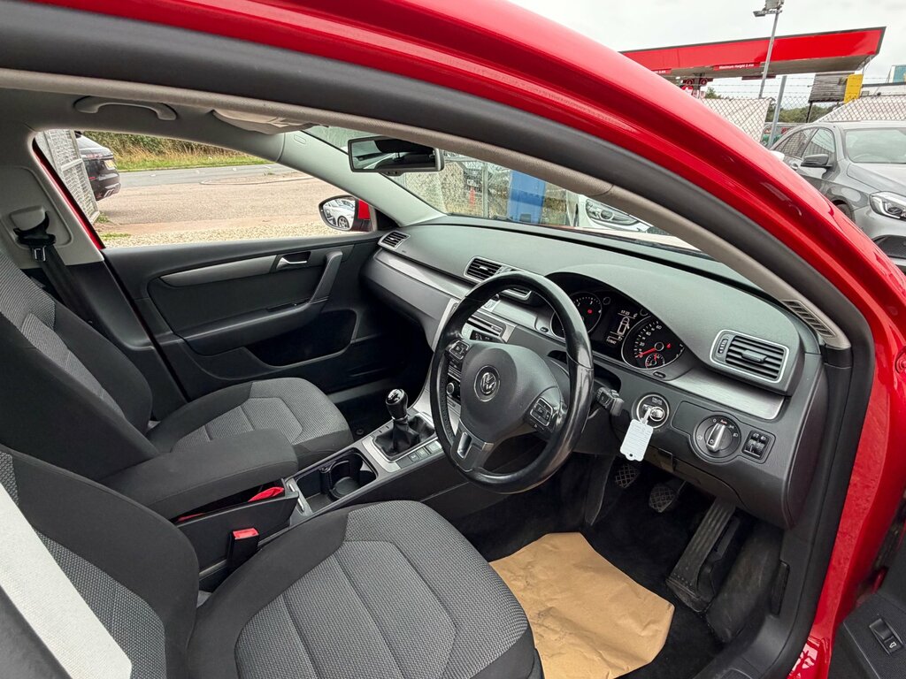 Volkswagen Passat 2.0 Tdi Bluemotion Tech Se Estate Manua Red #2