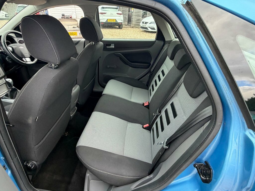 Ford Focus Zetec 5-Door Grey #12