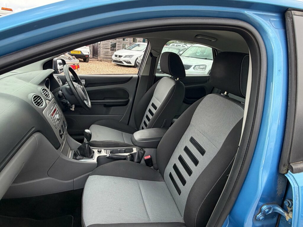 Ford Focus Zetec 5-Door Grey #13