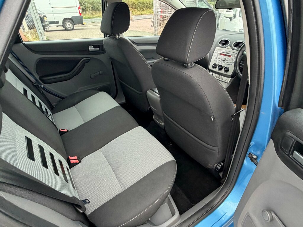 Ford Focus Zetec 5-Door Grey #11