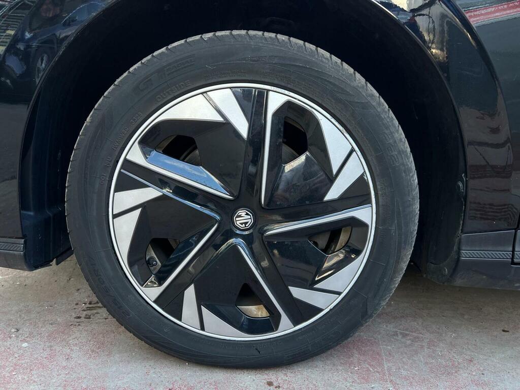 MG MG4 Hatchback Black #6