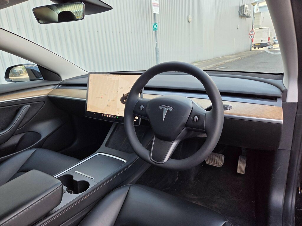 Tesla Model 3 Standard Range Plus Saloon Rwd White #19