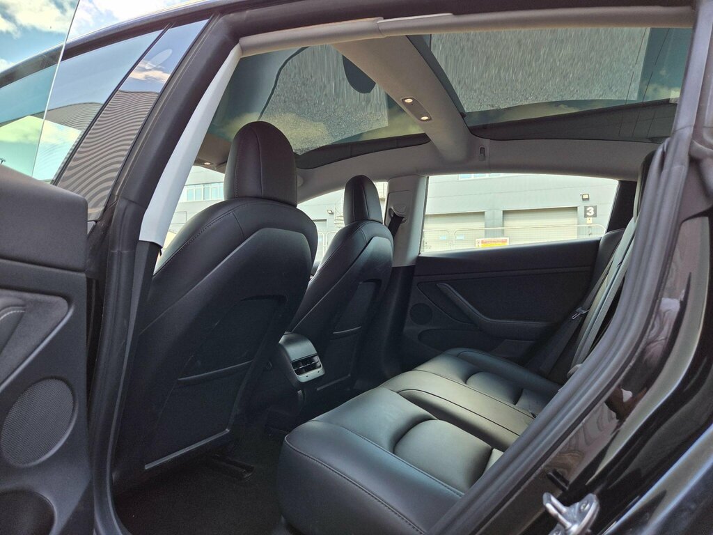 Tesla Model 3 Standard Range Plus Saloon Rwd White #27