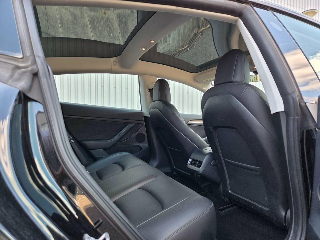 Tesla Model 3 Standard Range Plus Saloon Rwd White #29