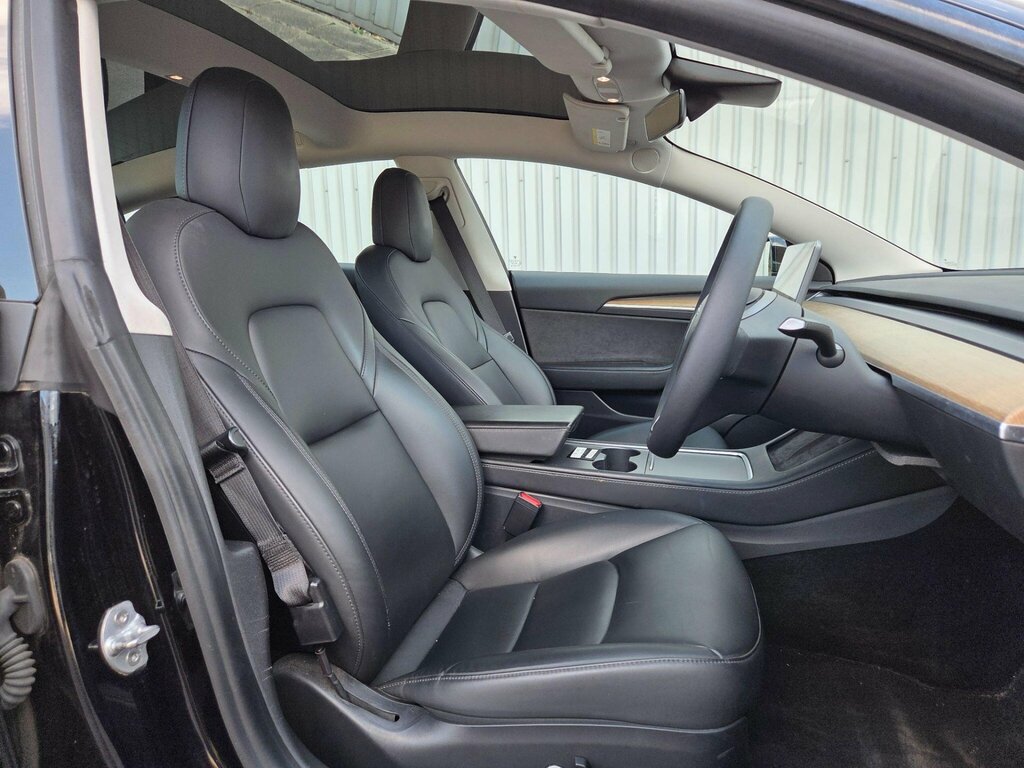 Tesla Model 3 Standard Range Plus Saloon Rwd White #30