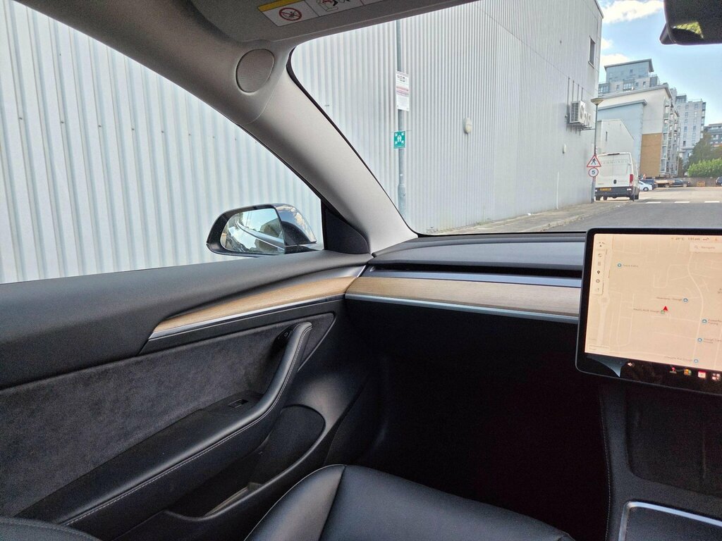 Tesla Model 3 Standard Range Plus Saloon Rwd White #23