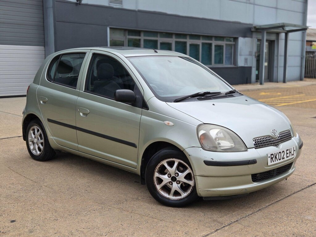 Toyota Yaris Hatchback Silver #39