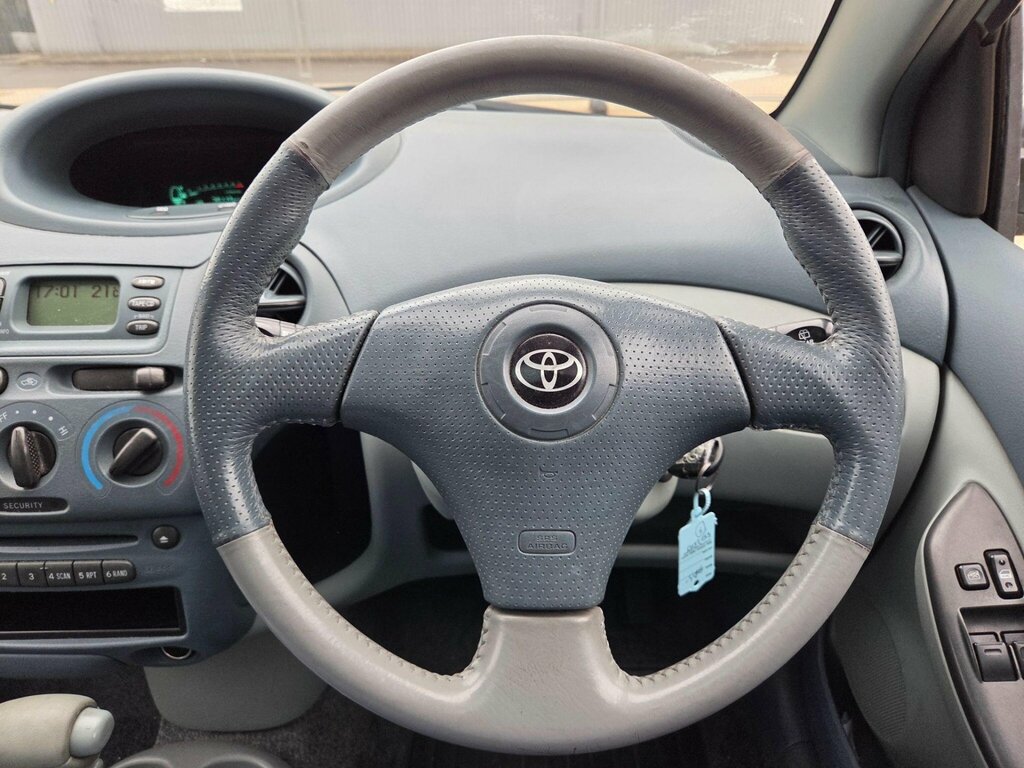 Toyota Yaris Hatchback Silver #24