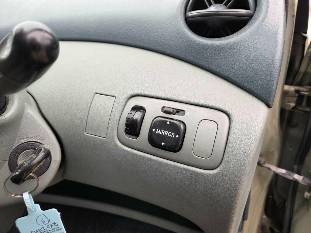 Toyota Yaris Hatchback Silver #37