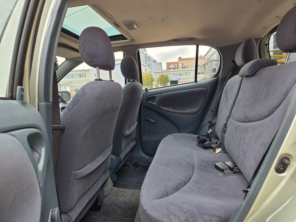 Toyota Yaris Hatchback Silver #20