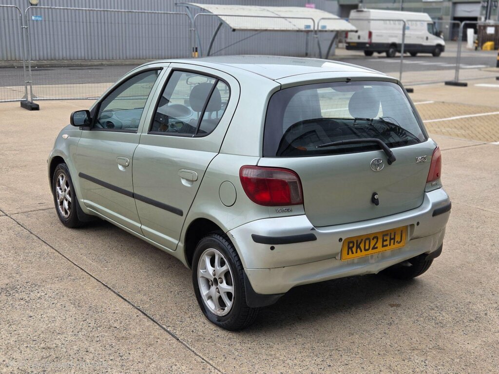 Toyota Yaris Hatchback Silver #13