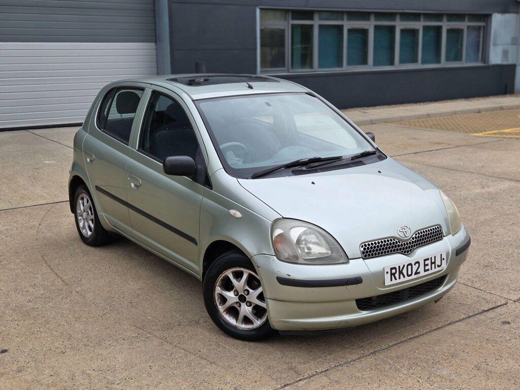 Toyota Yaris Hatchback Silver #10