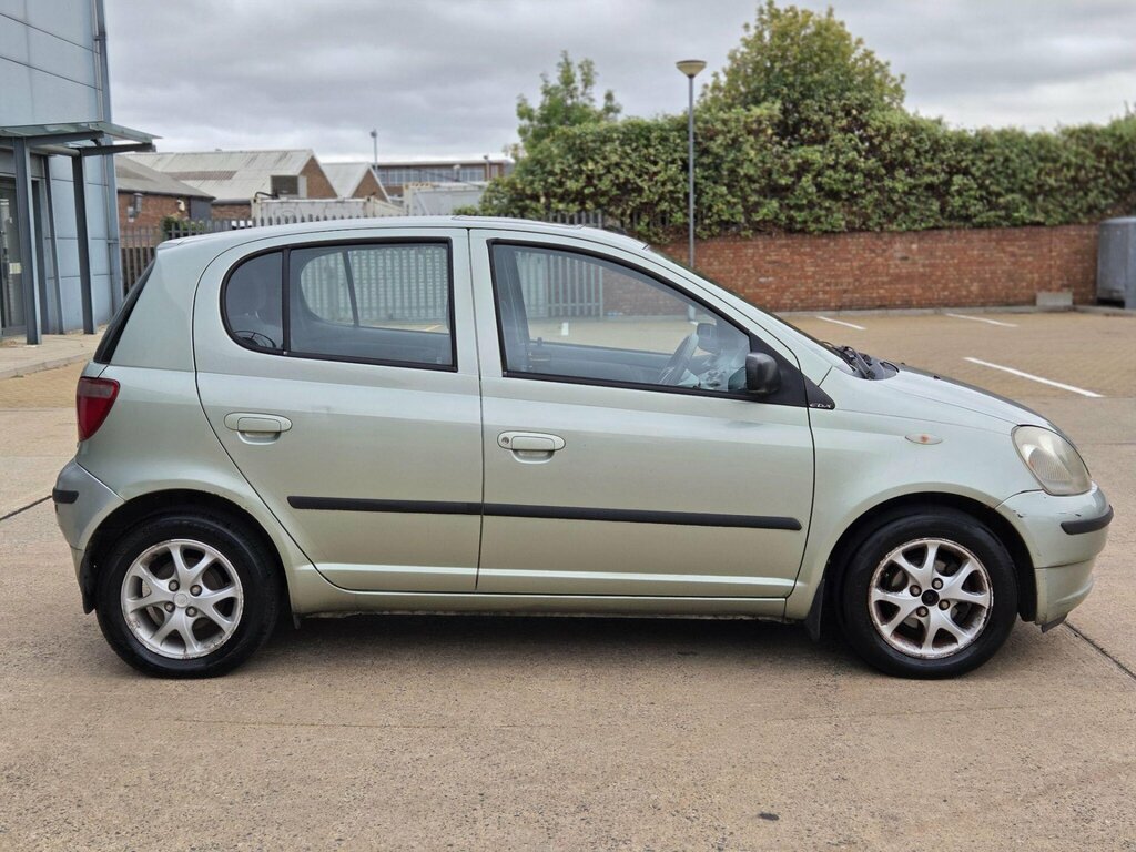Toyota Yaris Hatchback Silver #11