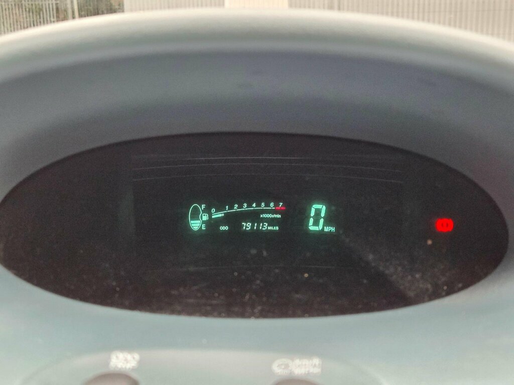 Toyota Yaris Hatchback Silver #25