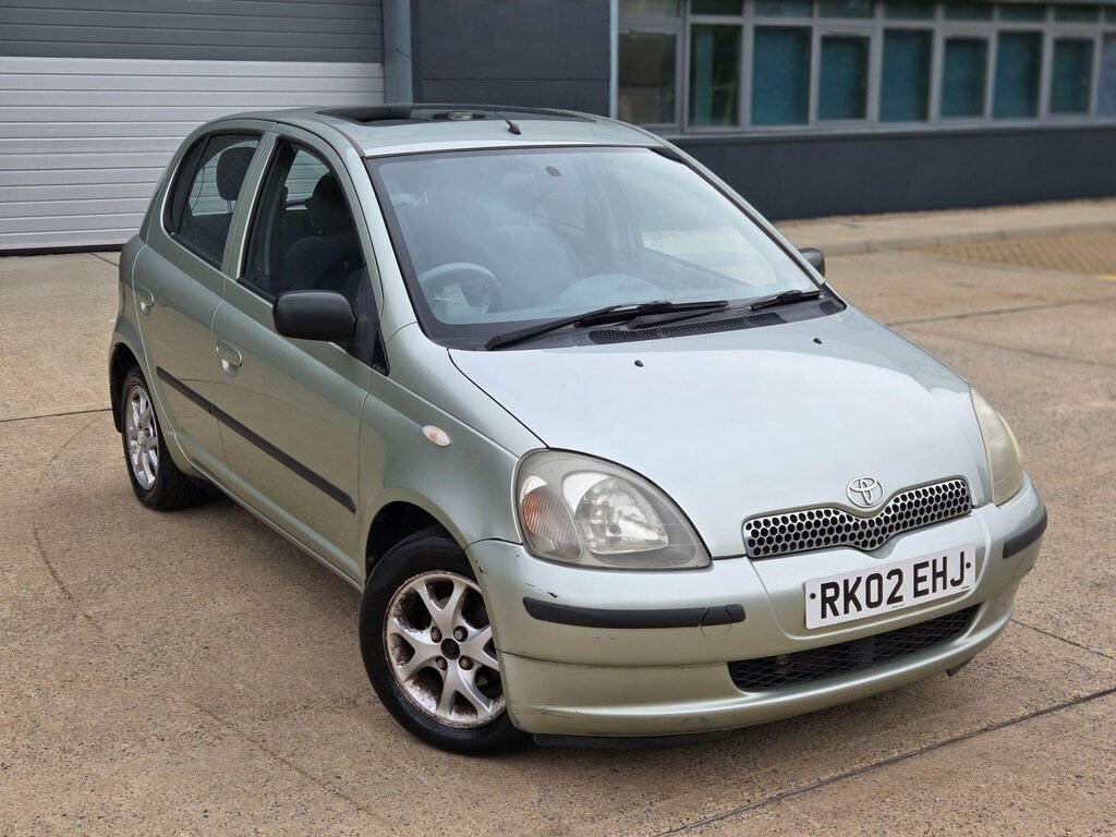 Toyota Yaris Hatchback Silver #40