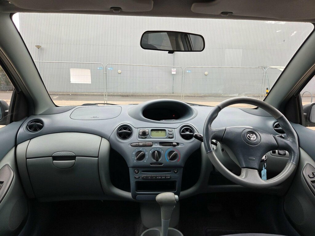 Toyota Yaris Hatchback Silver #16