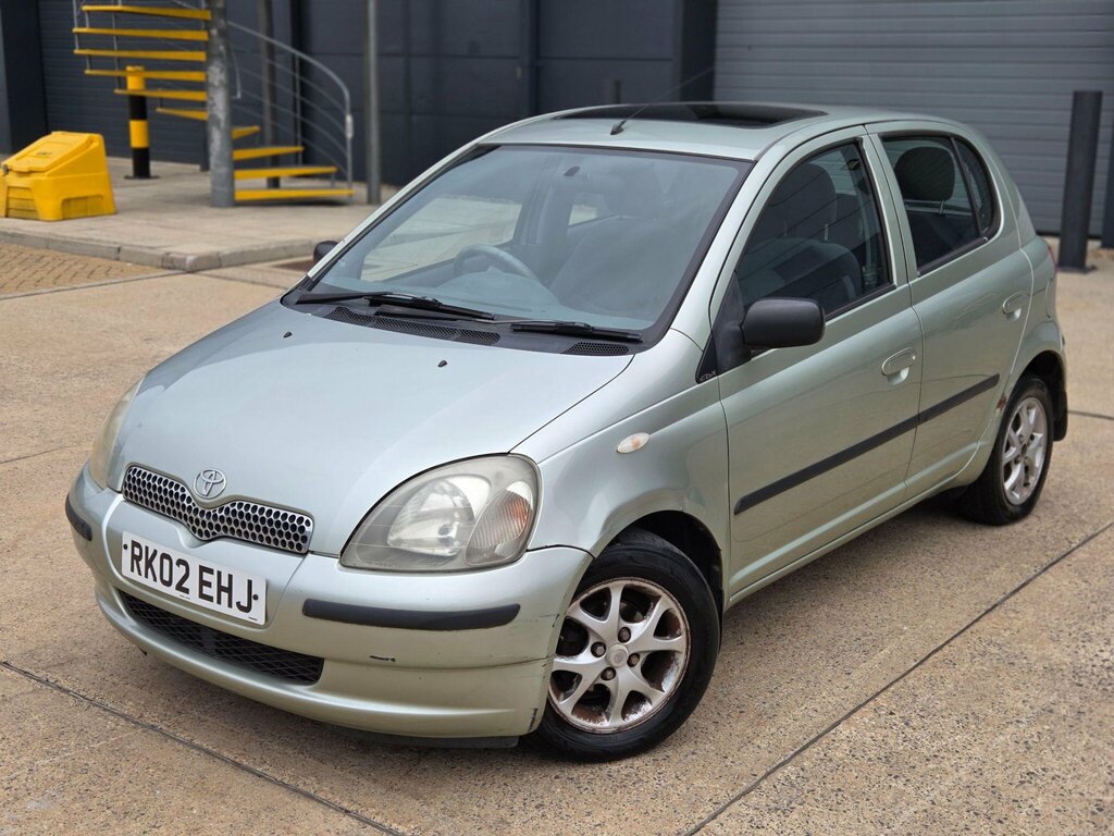 Toyota Yaris Hatchback Silver #8