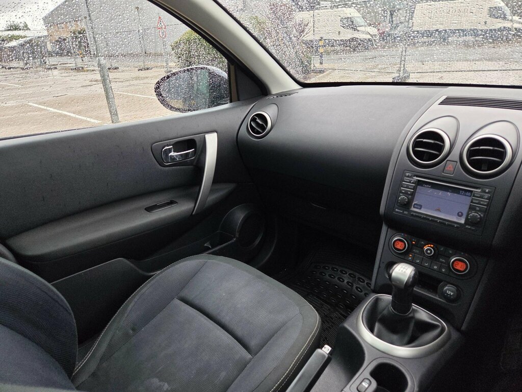 Nissan Qashqai Acenta Black #36