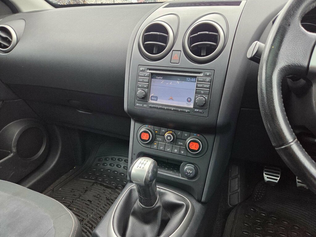 Nissan Qashqai Acenta Black #37