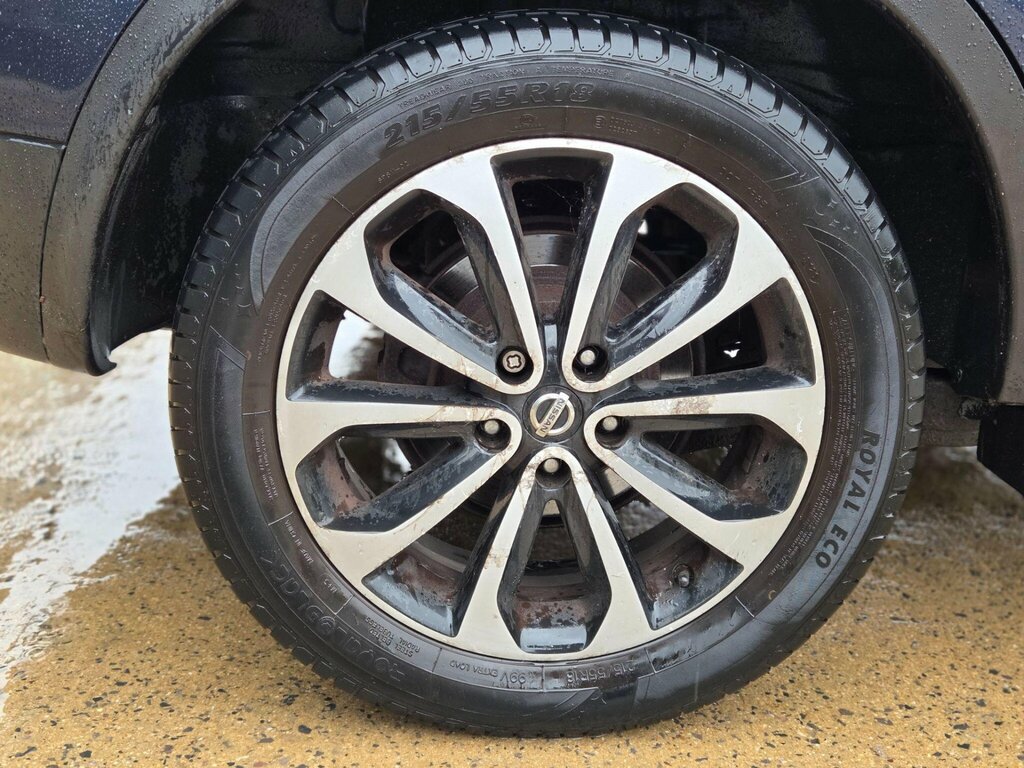 Nissan Qashqai Acenta Black #38