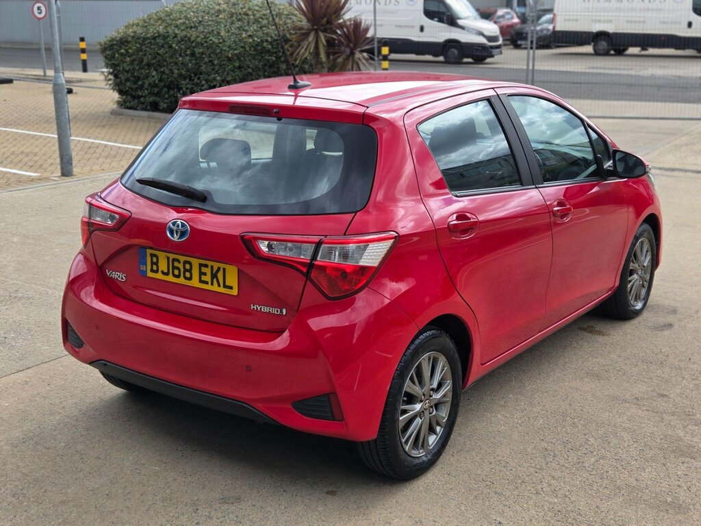 Toyota Yaris 1.5 Vvt-h Icon E-cvt Euro 6 Ss Red #3