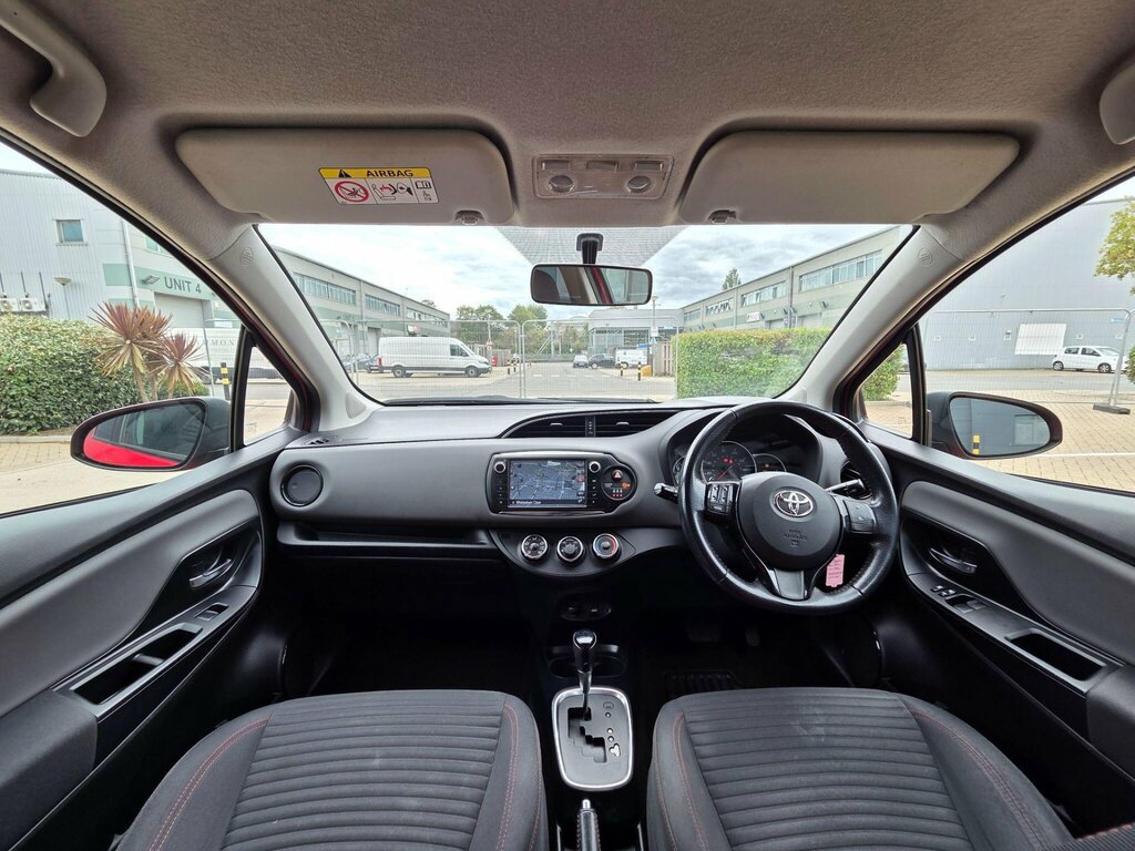 Toyota Yaris Hatchback 1.5 White #40