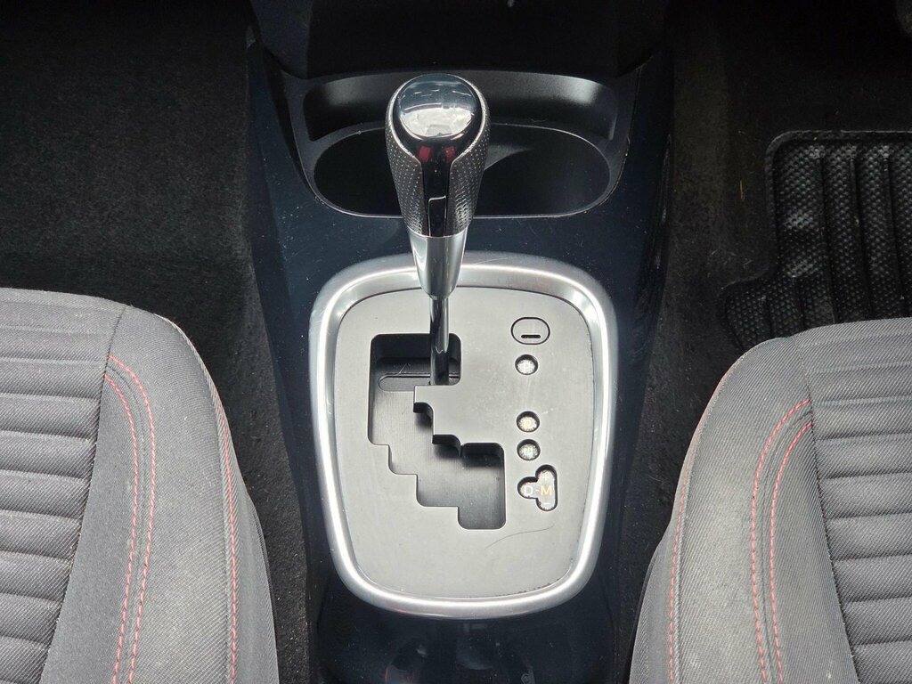 Toyota Yaris Hatchback 1.5 White #37