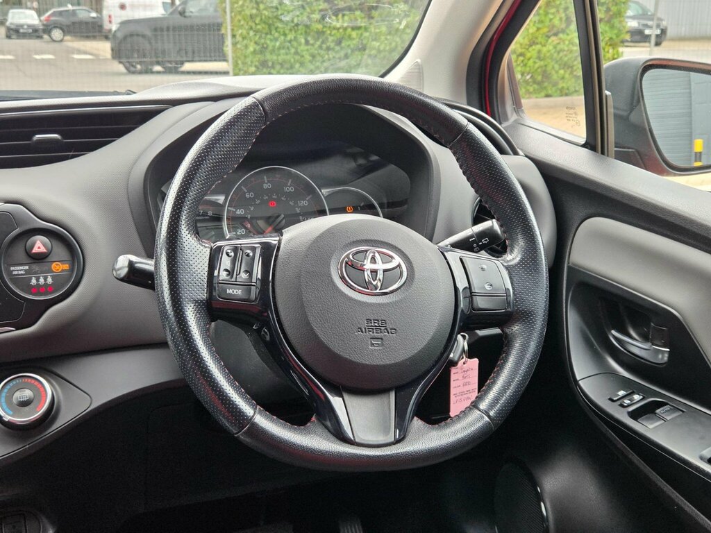 Toyota Yaris Hatchback 1.5 White #39