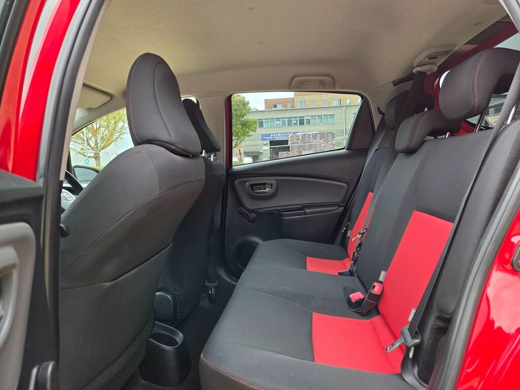 Toyota Yaris Hatchback 1.5 White #21