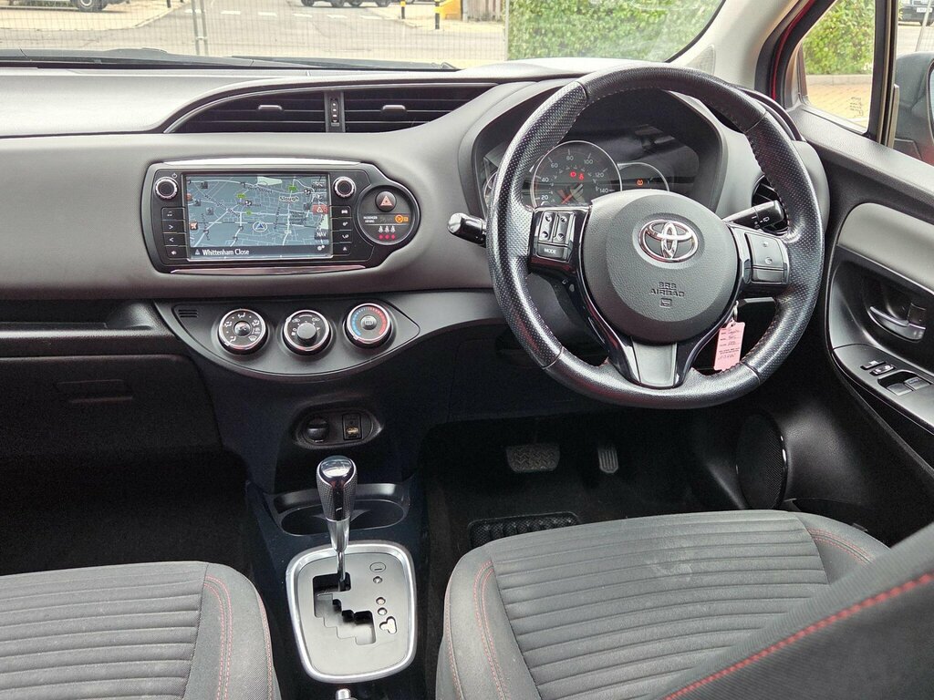 Toyota Yaris Hatchback 1.5 White #38