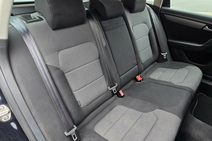Volkswagen Passat S Tdi Bluemotion Technology Black #29