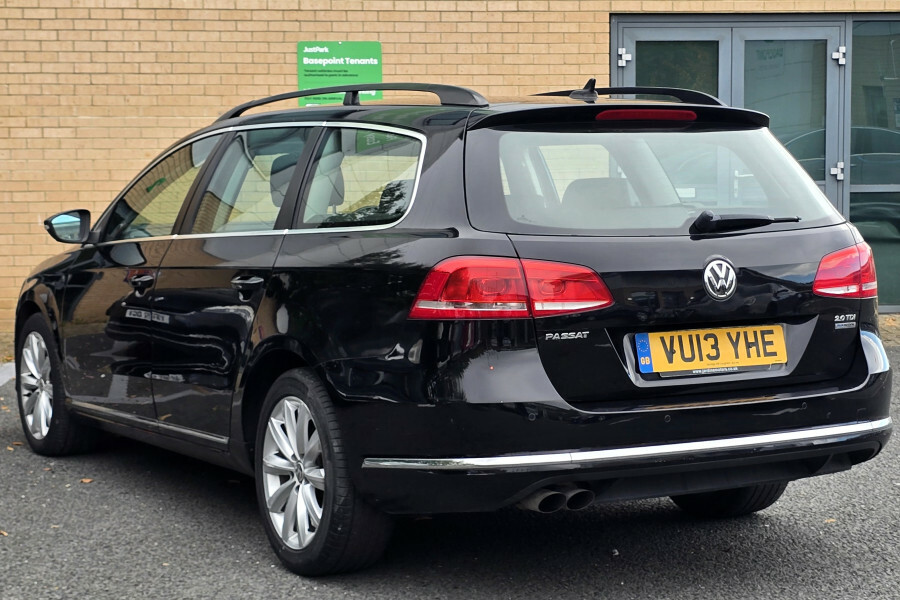 Volkswagen Passat Estate Black #4
