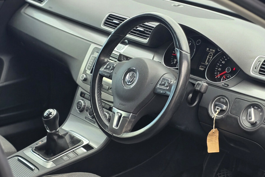 Volkswagen Passat S Tdi Bluemotion Technology Black #24