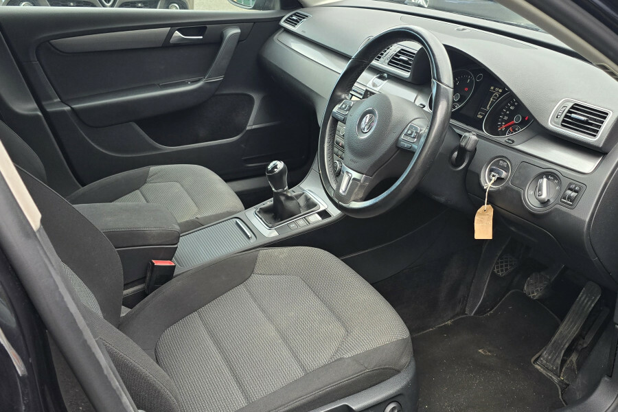Volkswagen Passat S Tdi Bluemotion Technology Black #25