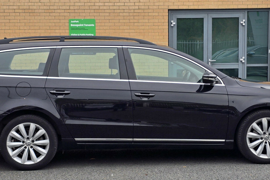 Volkswagen Passat Estate Black #5