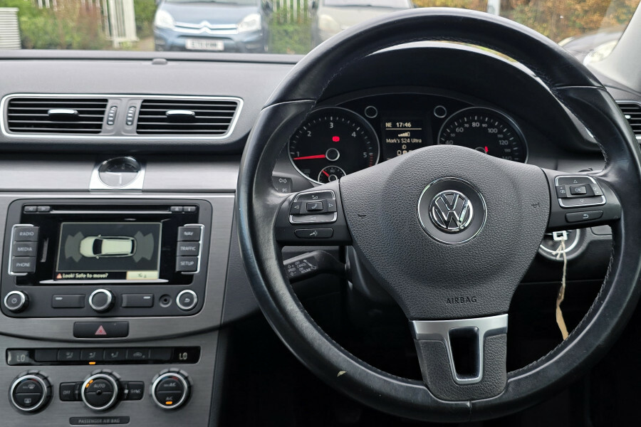 Volkswagen Passat S Tdi Bluemotion Technology Black #30