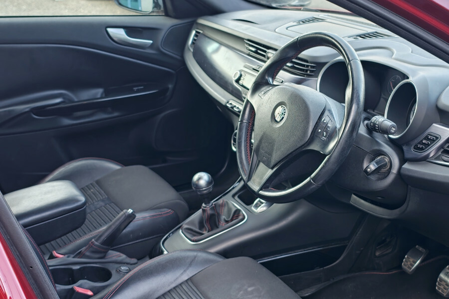 Alfa Romeo Giulietta Hatchback White #21