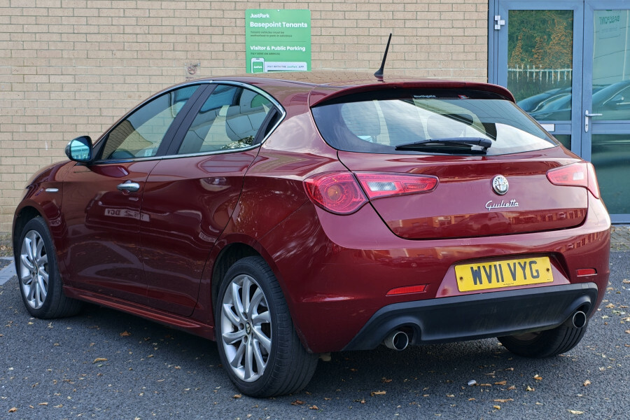 Alfa Romeo Giulietta Hatchback Red #4