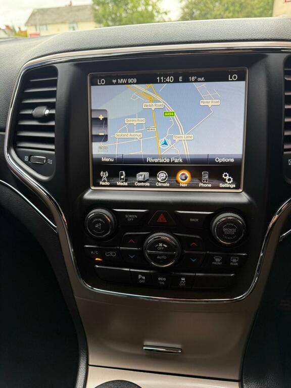 Jeep Grand Cherokee Suv White #22