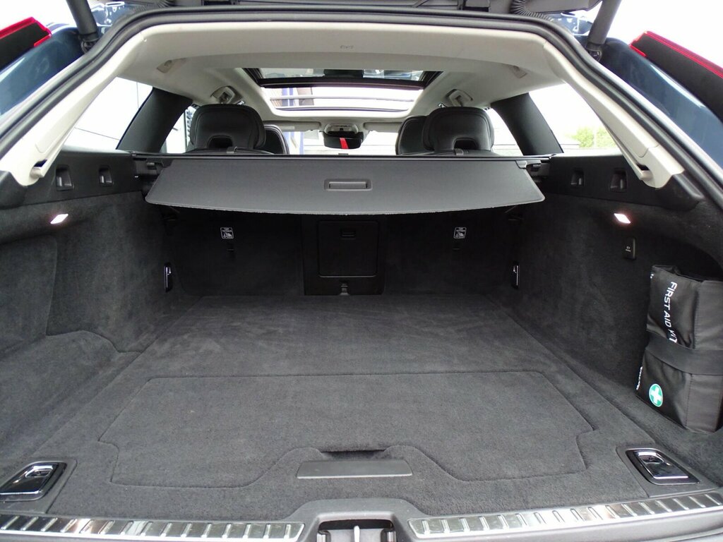 Volvo V90 T4 Momentum Plus Black #13