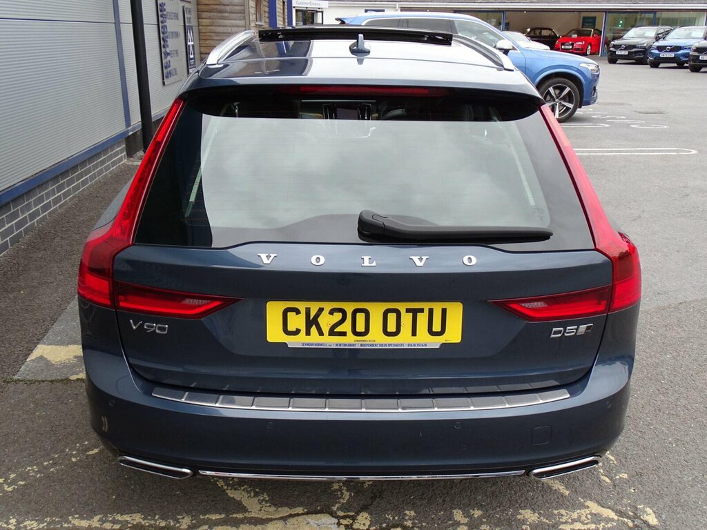 Volvo V90 T4 Momentum Plus Black #10