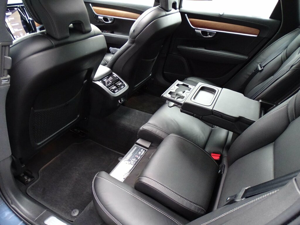 Volvo V90 T4 Momentum Plus Black #34