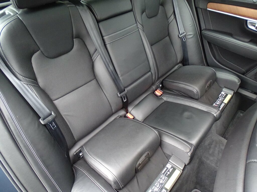 Volvo V90 T4 Momentum Plus Black #26