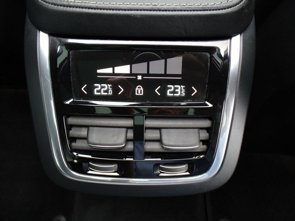 Volvo V90 T4 Momentum Plus Black #35