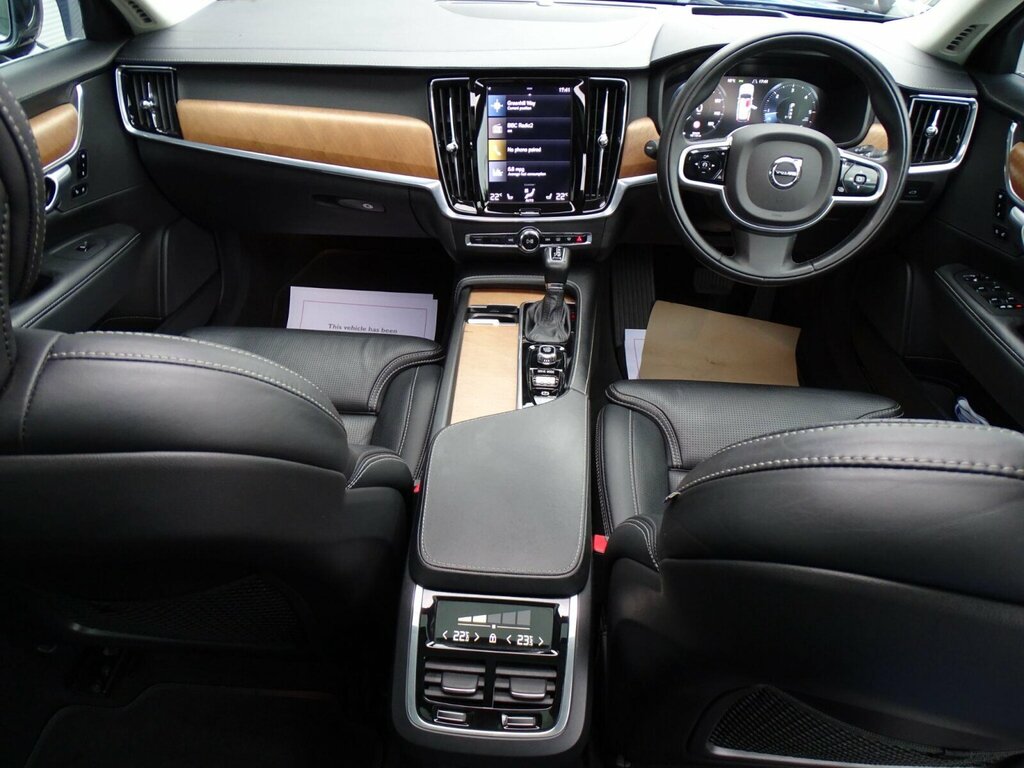 Volvo V90 T4 Momentum Plus Black #29