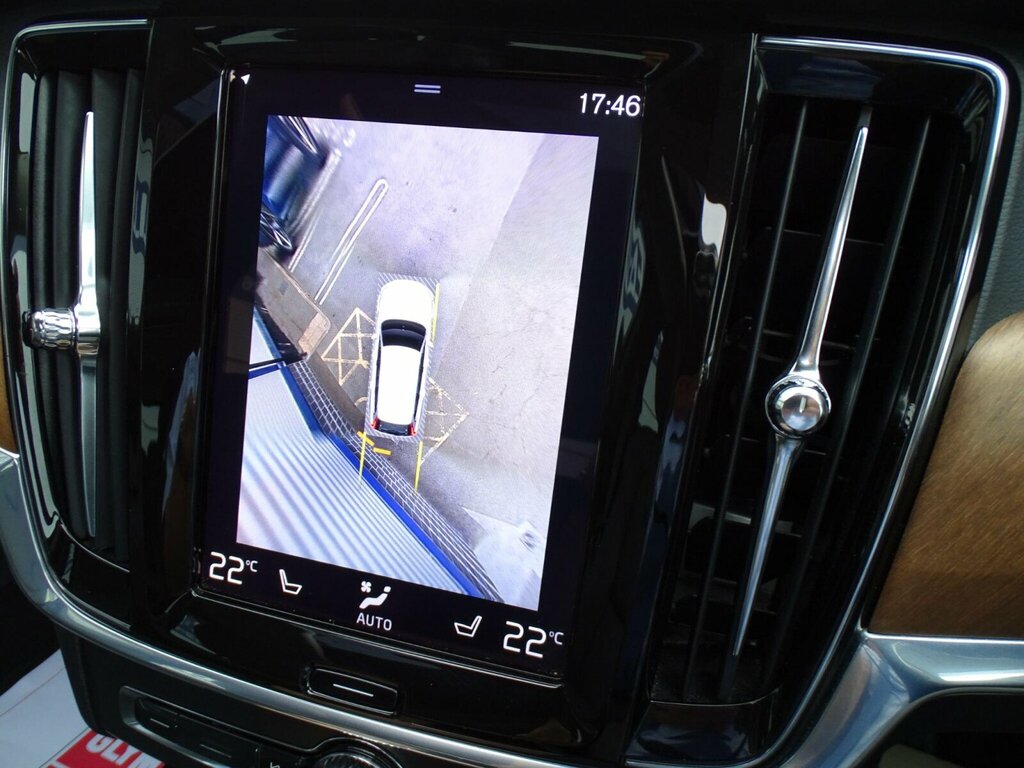 Volvo V90 T4 Momentum Plus Black #44