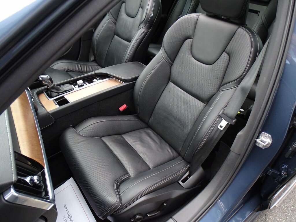 Volvo V90 T4 Momentum Plus Black #31