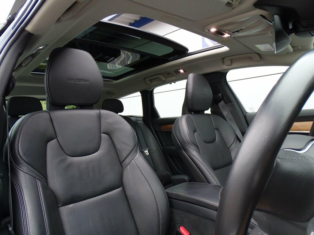 Volvo V90 T4 Momentum Plus Black #19