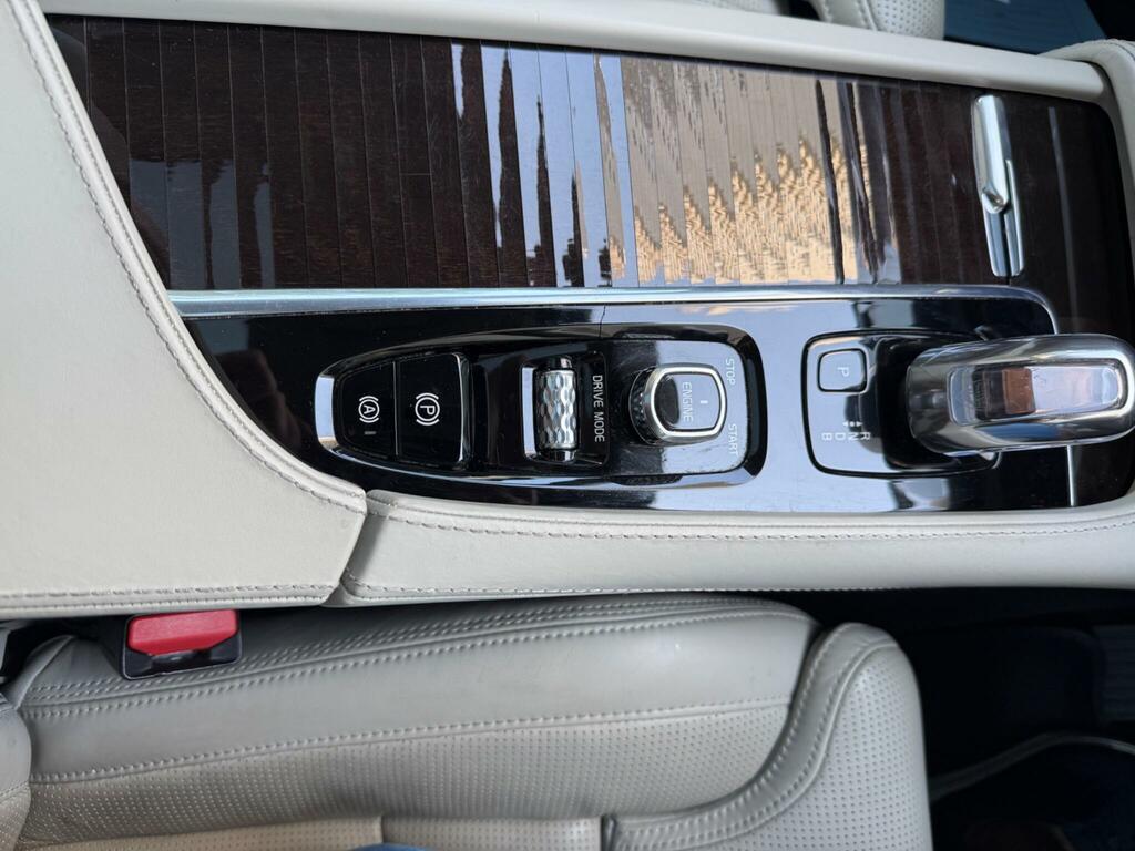 Volvo XC90 T8 Twin Engine R-design Silver #23